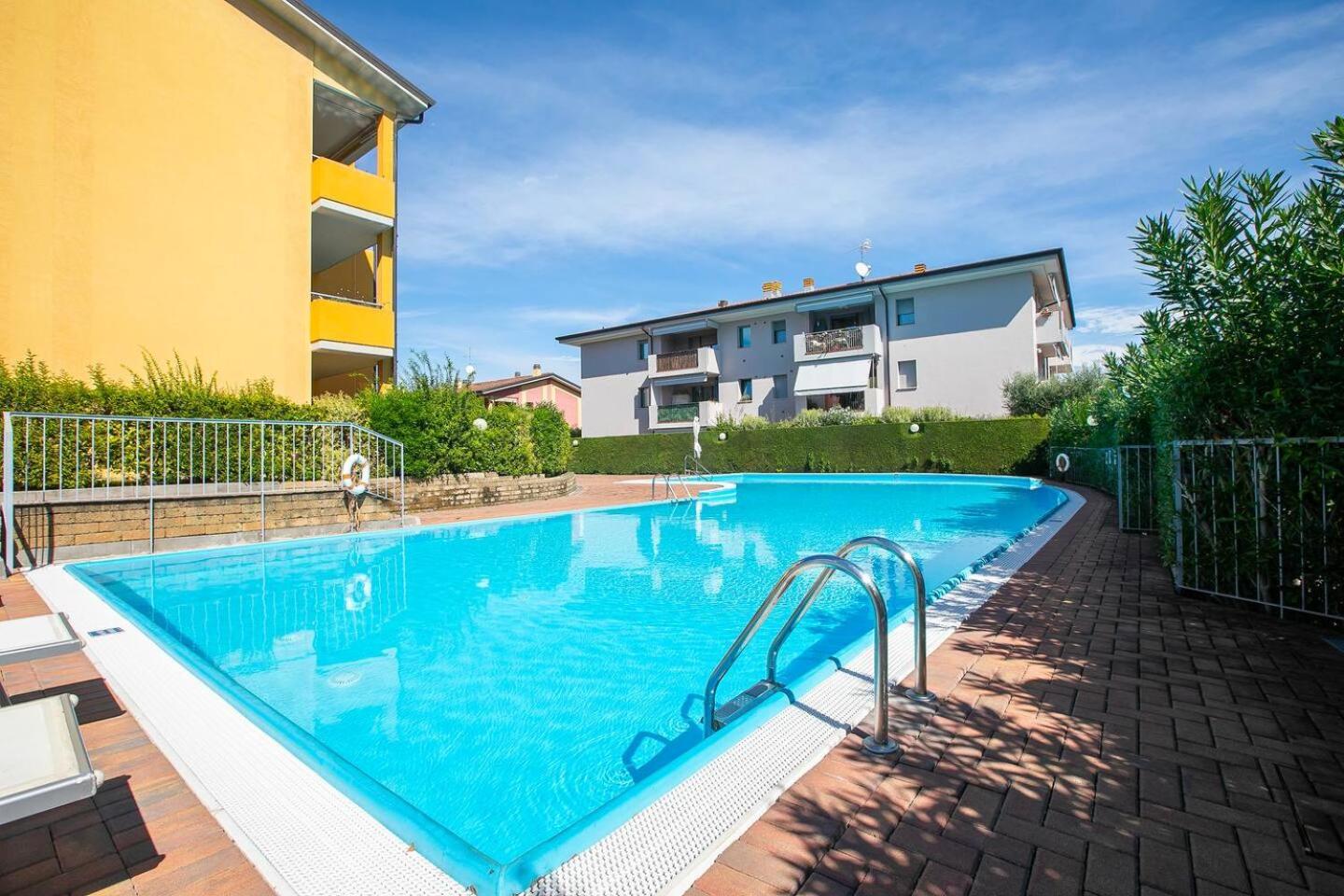 Garden Residence Appartamento Con Terrazzo E Piscina Desenzano del Garda Dış mekan fotoğraf